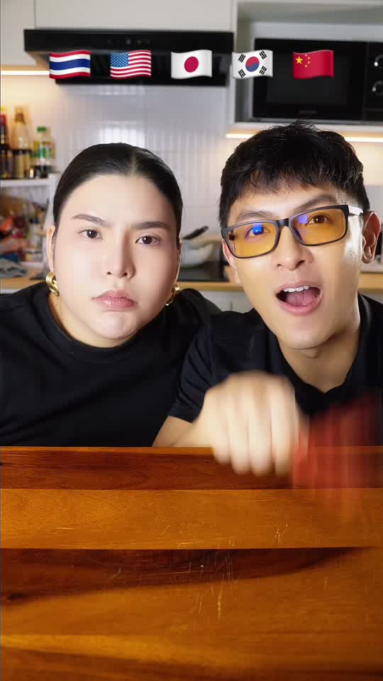 คลิปไส้กรอกแดงจิ้มหลายประเทศ
